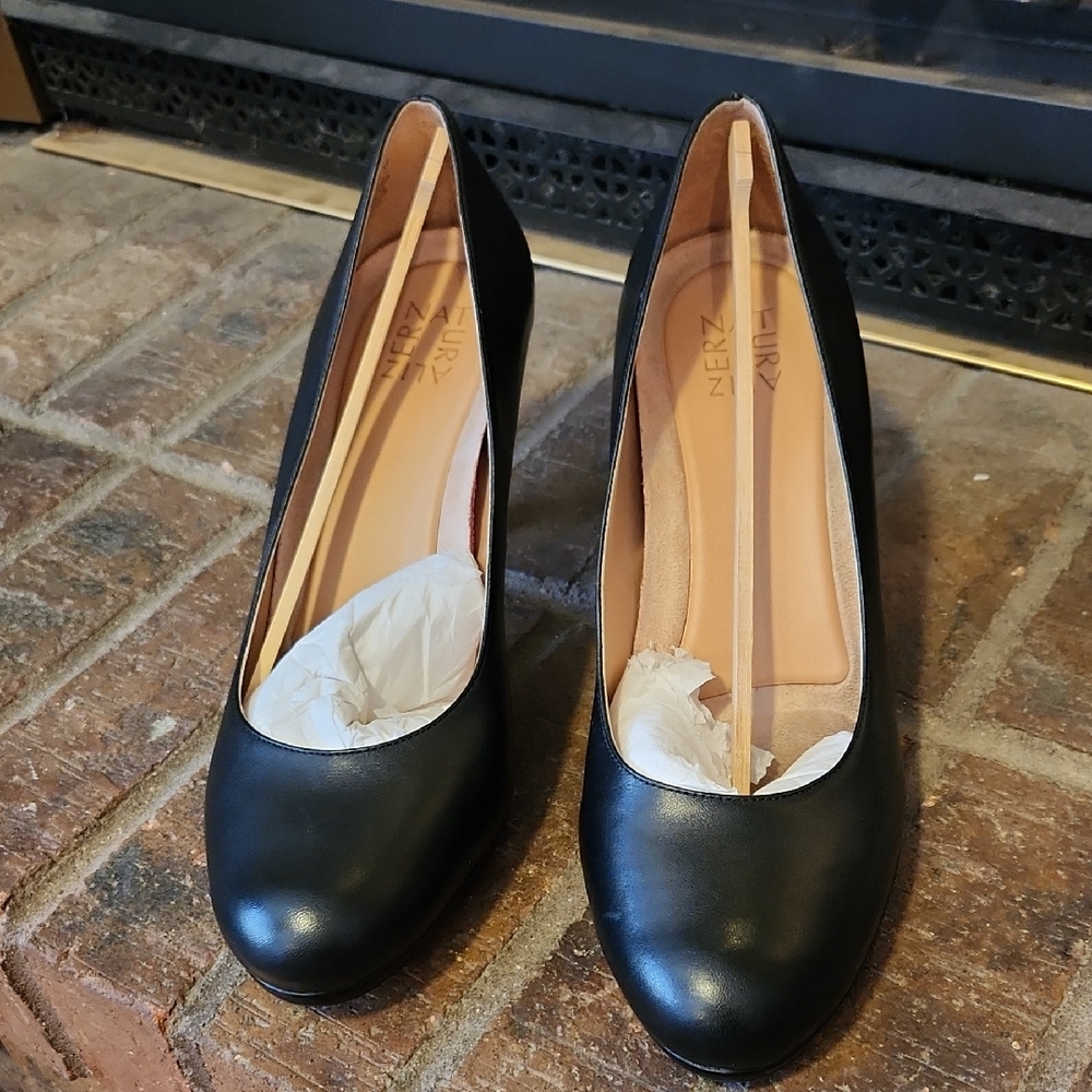 Naturalizer Black Pumps Heels Size 10M Rounded Toe 3.5" Heels Business Church